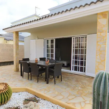 Vila Villa Mariposa With Private Pool, Cactus Garden, Bbq & Wifi - Suitable For Families By Holidayshome Costa Adeje (Tenerife)